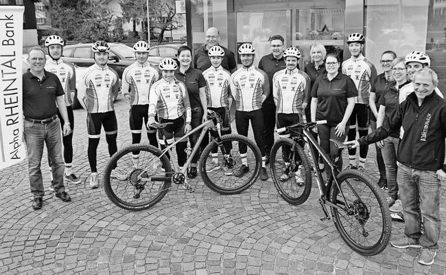 Teampräsentation beim Hauptsponsor