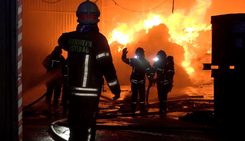 Grossbrand in Recycling-Firma in Lustenau: Die Löscharbeiten im Video
