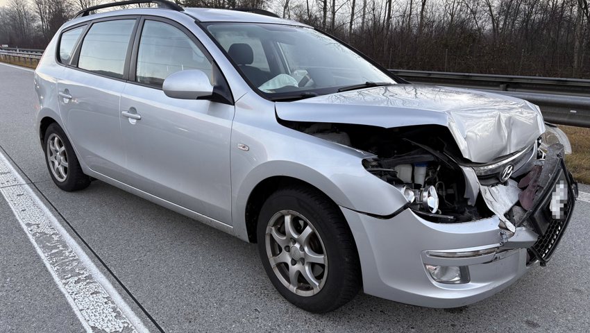 Drei Autos waren auf der A13 in einen Auffahrunfall verwickelt