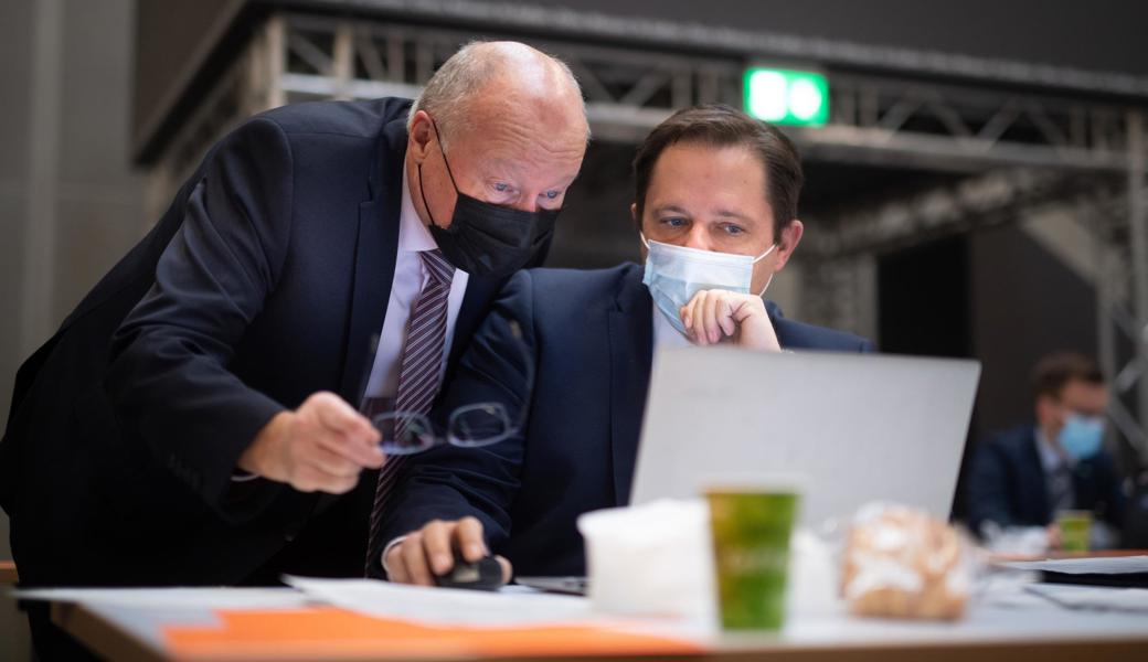 Patrick Dürr (rechts) und Walter Locher warnen, dass der Kanton als Wohn- und Unternehmensstandort zusehends an Attraktivität einbüsst.