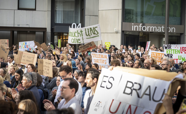 Protest am Kantonsspital: «Endlich Zeit für eine Kaffeepause!»