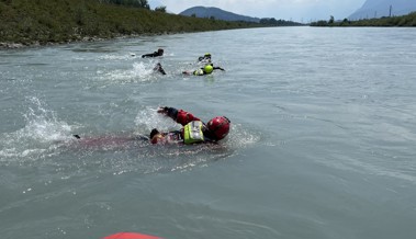 Im Rhein den Ernstfall geübt - alles andere als eine Trockenübung