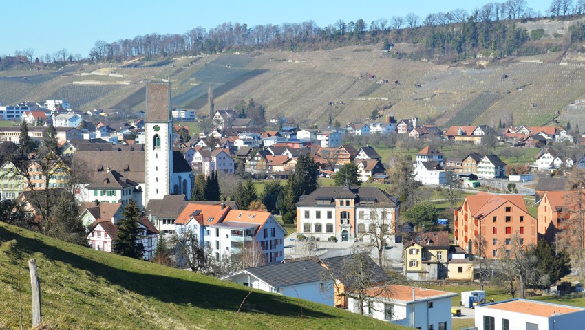 Die Gemeinde Thal mit den Dörfern Thal, Buechen, Staad und Altenrhein hat im letzten Jahr mit 7014 (+28) erstmals in ihrer Geschichte die 7000er-Marke geknackt. Die Gemeinde Thal mit den Dörfern Thal, Buechen, Staad und Altenrhein hat im letzten Jahr mit 7014 (+28) erstmals in ihrer Geschichte die 7000er-Marke geknackt.