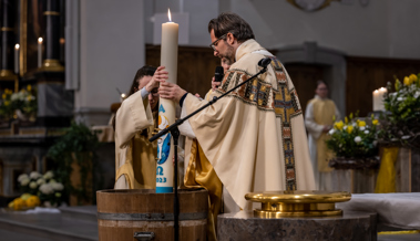 Gläubige Katholikinnen und Katholiken feierten Das Fest der Auferstehung Jesu