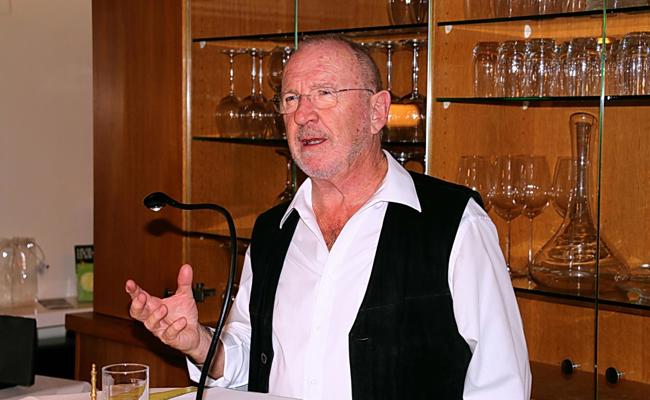 Drei Meister ihres Fachs tragen auf
