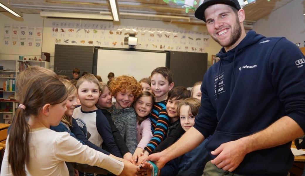 Letzten Frühling besuchte Marc Bischofberger mit seiner Olympia-Medaille die Primarschule an seinem Wohnort Marbach. Die Schülerinnen und Schüler würden sich bestimmt darüber freuen, ihn ein Jahr später mit einer WM-Medaille zu sehen. 