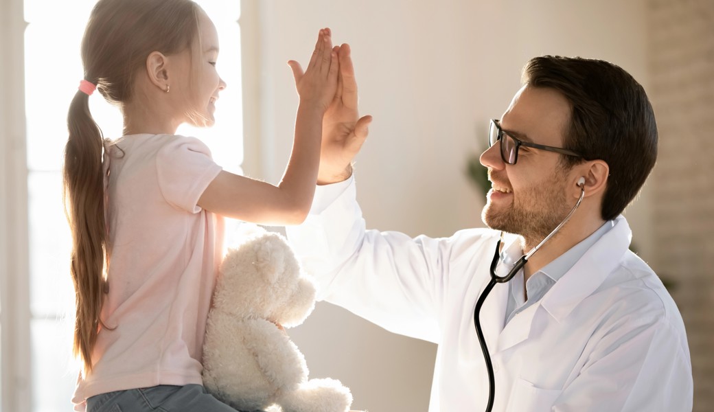 Kinderärzte-Mangel: Wer holt die jungen Mediziner zu uns?