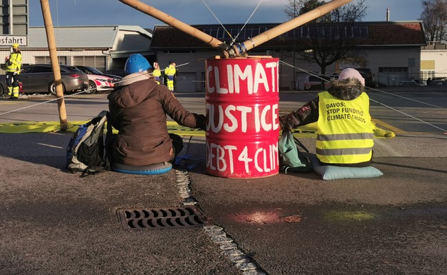 Klimaaktivisten demonstrieren am Flugplatz in Altenrhein