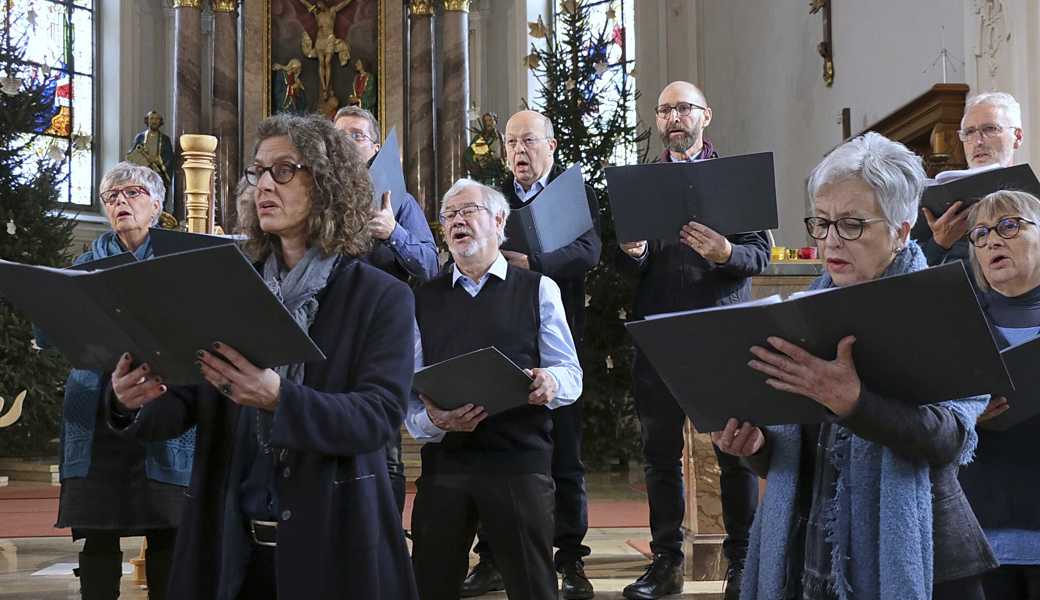 Mit kraftvollem Gesang gestaltete der Chor über dem Bodensee ein eindrückliches Weihnachtskonzert.