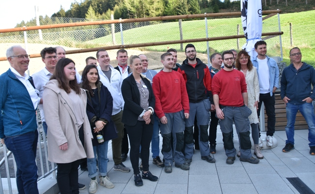 Gelungenes Handwerkerfest zum Lamastall und -gehege