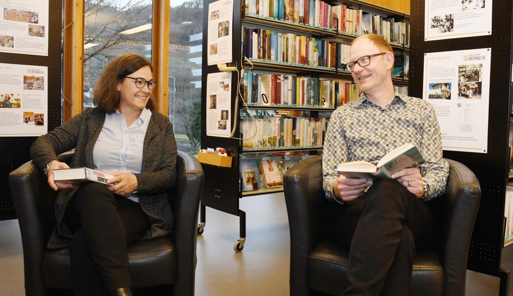 Prisca Niederer leitet die Bibliothek Berneck seit zehn Jahren, seit dem Jahr 2005 gehört sie dem Ausleihteam an. Peter Jüstrich steht dem Verein AJEB – Arbeitsgemeinschaft für Jugend- und Erwachsenenbildung Berneck seit vier Jahren als Präsident vor. 