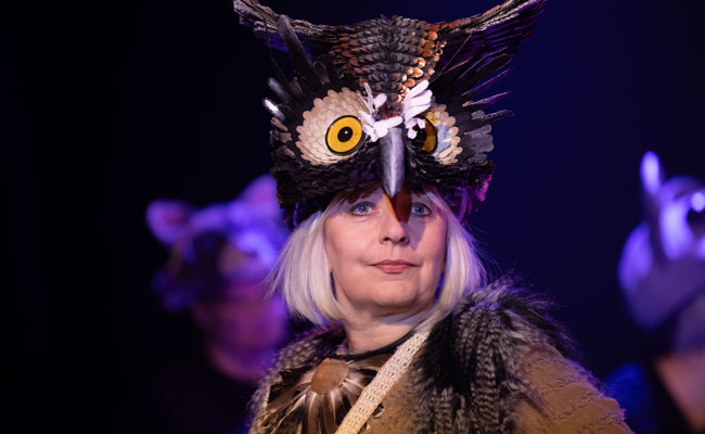 Humorvoll und bissig: «Die Verwandlung» trifft den Nerv des Publikums