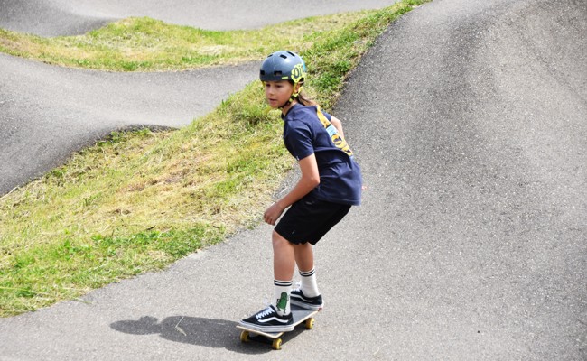 Alles, was rollt, ist am Pumptrack-Rennen erlaubt