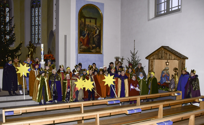 Kinder brachten den Segen mit dem Lied: «Das ischt de Stern vo Bethlehem»