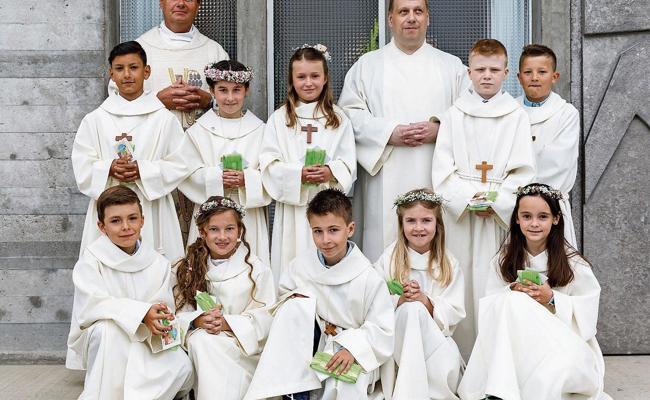 Zehn Kinder feiern Erstkommunion