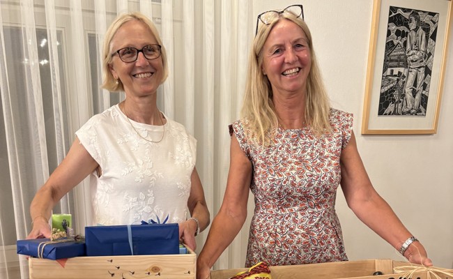 Mit Applaus und Geschenken in die Pension verabschiedet