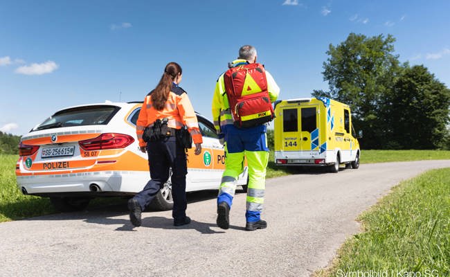 Jugendliche erleiden Verbrennungen durch Stichflamme an Feuerstelle