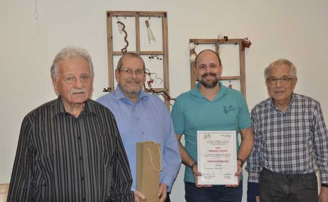 Hanspeter Bischof ist Ehrendirigent des Männerchors