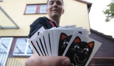 Ein Sticker geht um die Welt: «Im Rhintl seit mer hopp du Wixer»