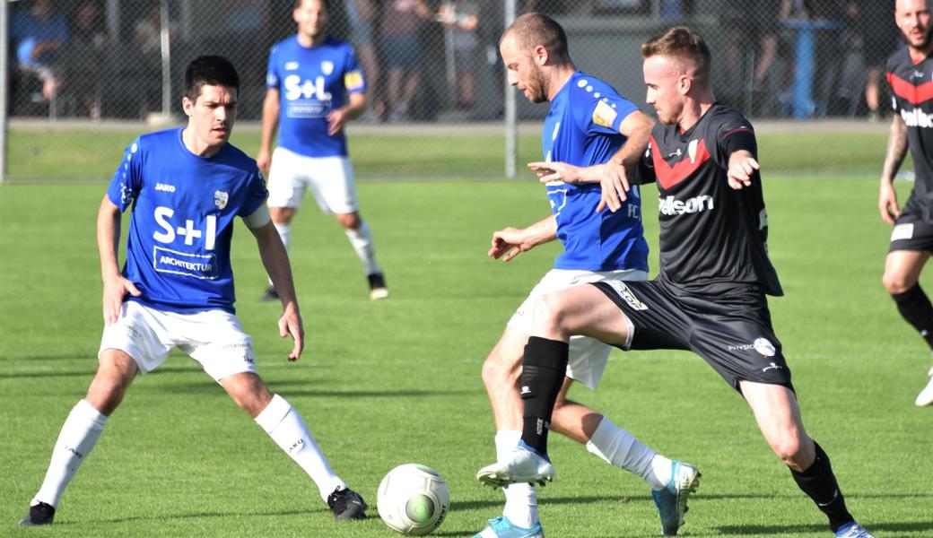 Daniele Lamorte (am Ball) war ein wichtiger Faktor für den positiven Saisonabschluss des FC Widnau. Er erzielte in den letzten Spielen wichtige Tore – etwa auch im Cup in Basel.
