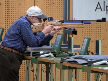 Plausch und perfekte Schüsse im Schiessstand Hädler