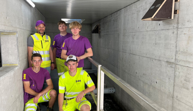 Technische Ausbildung mit grünem Fokus: SAK-Lernende bauen Nistkästen für seltene Wasseramseln Technische Ausbildung mit grünem Fokus: SAK-Lernende bauen Nistkästen für seltene Wasseramseln