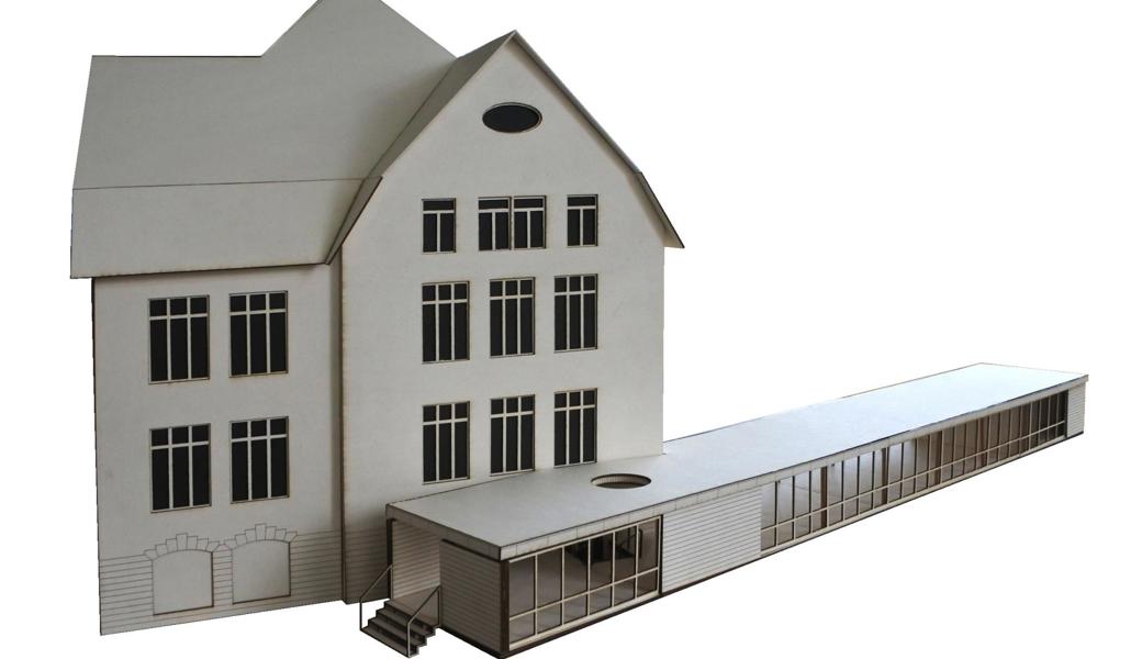 Auf der Südseite erhält die Pausenhalle einen Zugang auf den Spielplatz. Auf der Südseite erhält die Pausenhalle einen Zugang auf den Spielplatz.