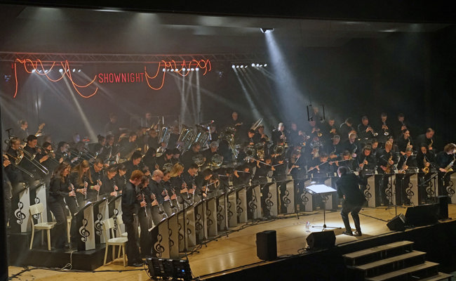 «Pink Panther» und AC/DC: Der Musikverein überzeugt an seiner Shownight vor 800 Gästen