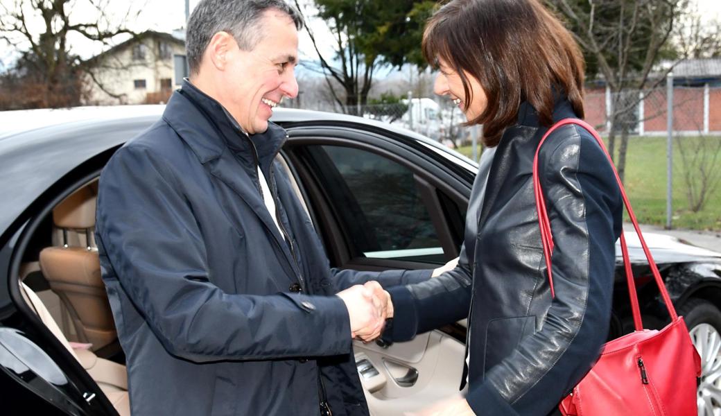 Regierungspräsidentin Heidi Hanselmann begrüsst Bundesrat Ignazio Cassis am Wifo in Widnau. 
