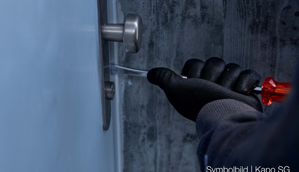 Die Mühe, ein Schloss aufzubrechen, musste sich die Täterschaft in Rebstein nicht einmal machen, denn eine Tür war unverschlossen. Die Mühe, ein Schloss aufzubrechen, musste sich die Täterschaft in Rebstein nicht einmal machen, denn eine Tür war unverschlossen.