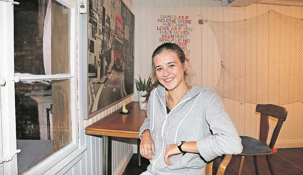 Nach unzähligen Stunden Sanierungsarbeiten geniesst Jessica Okle ihren Rückzugsort.