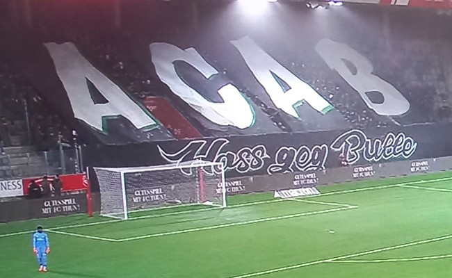 «Respekt ist nicht verhandelbar»: St.Galler Polizeiverbände verlangen Massnahmen nach FCSG-Hassplakat