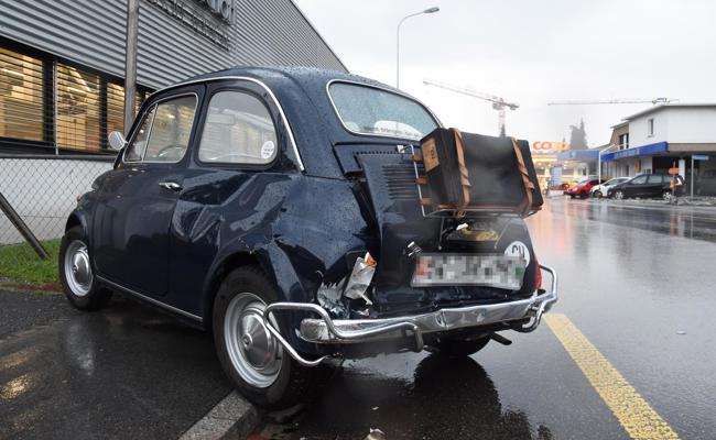 Wegen gesundheitlicher Probleme in stehendes Auto gefahren