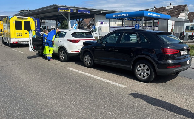 Bremsmanöver zu spät bemerkt: Eine Person verletzt