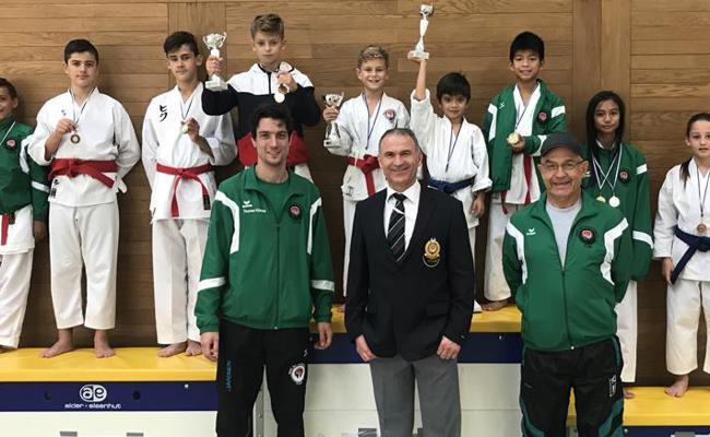 Neunmal Gold für die Altstätter Karatekas