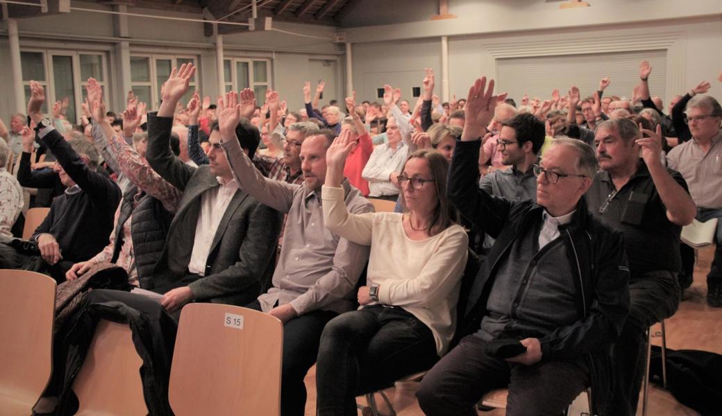Abgestimmt haben an der Gemeindeversammlung 126 Stimmberechtigte, was einer Stimmbeteiligung von 5,07 Prozent entspricht.