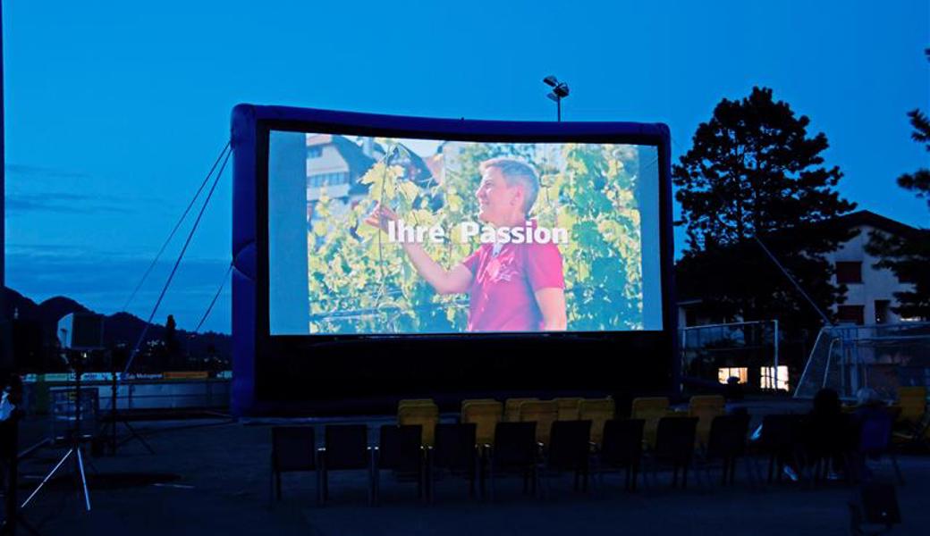 Das Openair-Kino rückt wieder näher ans Städtli: Schulhaus Bild wird zur Kulisse für laue Filmnächte