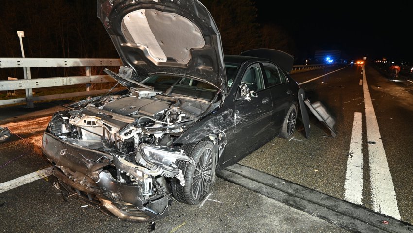 Schwerer Unfall auf der A1 bei Gossau: 21-Jähriger stirbt – drei Personen teils schwer verletzt Schwerer Unfall auf der A1 bei Gossau: 21-Jähriger stirbt – drei Personen teils schwer verletzt