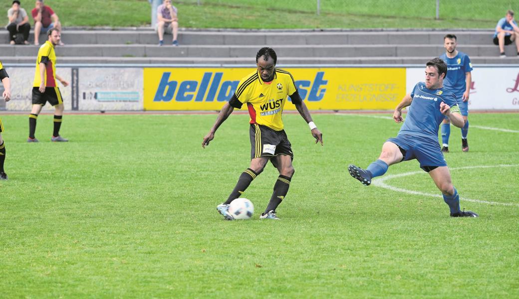 Glücksfall für den FC Altstätten: Ex-Profi Alfred Emuejeraye kam vor der Saison plötzlich ins Training der Städtli-Elf. 