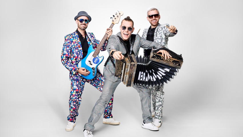 Die Partyband BÄÄM spielt Partyhits, Rockklassiker und Charthits. Die Partyband BÄÄM spielt Partyhits, Rockklassiker und Charthits.