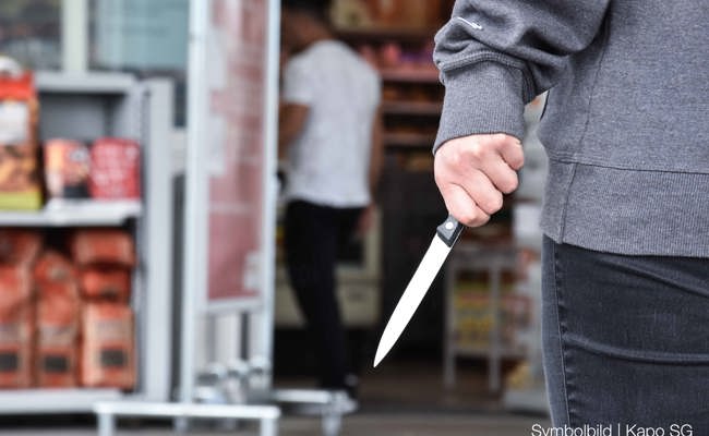 Maskierter Täter überfällt Kiosk am Bahnhof - Fahndung bisher ohne Erfolg