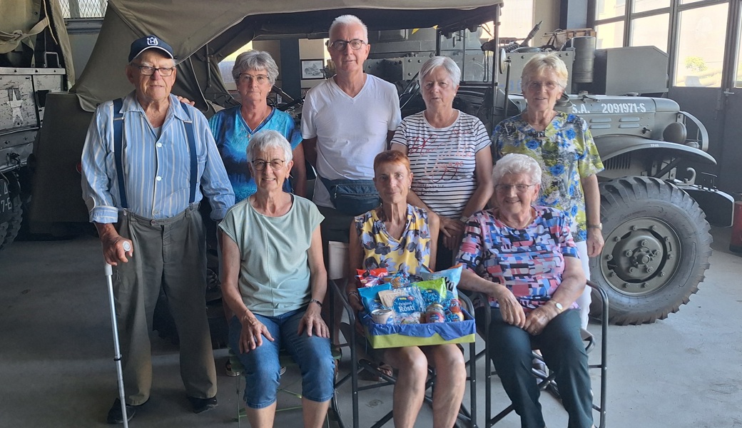 Hinten von links: Willi Schöb, Ursula Lüchinger, Martin Büchel, Margrith Zäch, Emmi Schläpfer Vorne von links: Margrith Zeller (3. Platz), daneben Siegerin Brigitte Büchel und Maria Gächter (2. Platz der Jahreswertung).