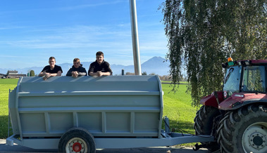 Vom Schrott zum Spa: Drei Lehrlinge bauen einen mobilen Hotpot auf Rädern
