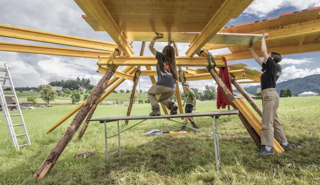 Niemand zweifelt an der grossen Einsatzbereitschaft von Leiterinnen und Leitern, die für ein Lager ehrenamtlich anpacken.