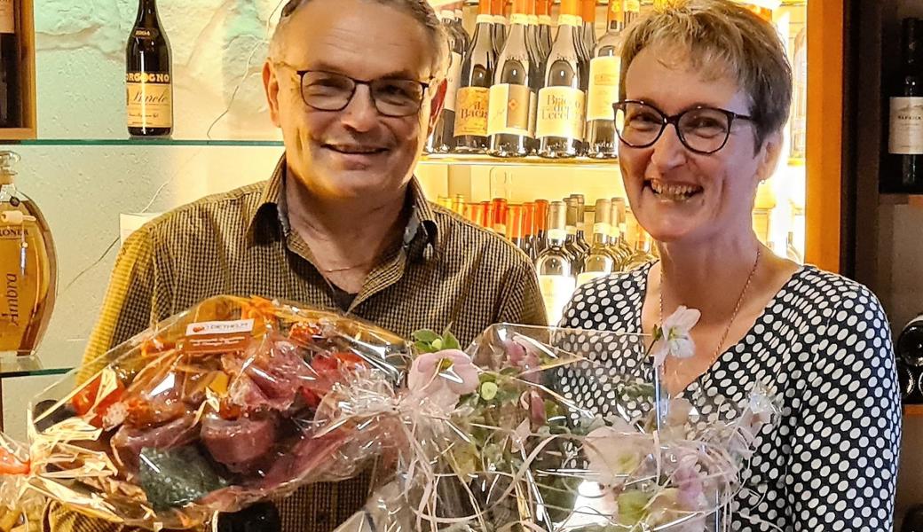 Geehrter Theater-Veteran und geehrte Theater-Veteranin: Vereinspräsident Urs Spirig und Daniela Abderhalden.