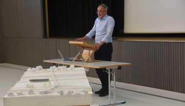 Eine Brücke über den Rhein für Velofahrerinnen, Fussgänger und Genussmenschen Eine Brücke über den Rhein für Velofahrerinnen, Fussgänger und Genussmenschen