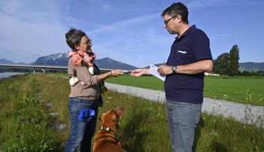 Begeistert vom Abfallsammelhund: «Ein richtiger Wow-wau»