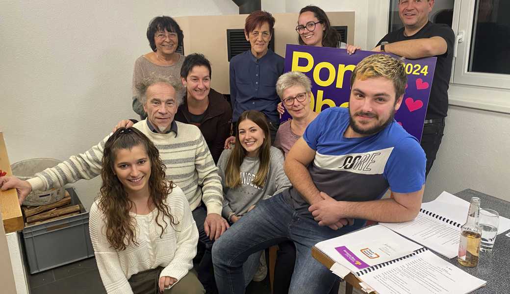 Die Theatergruppe des PFVO ist voll motiviert: Ruth Loher (Souffleuse), Bernadette Ritter, Sarina Rhyner, Patrick Loher (hinten von links), Chiara Probst, Heinrich Zäch, Monika Schiess, Dorine Chevalier, Jasmine Stieger, Michael Dux (vorne von links).