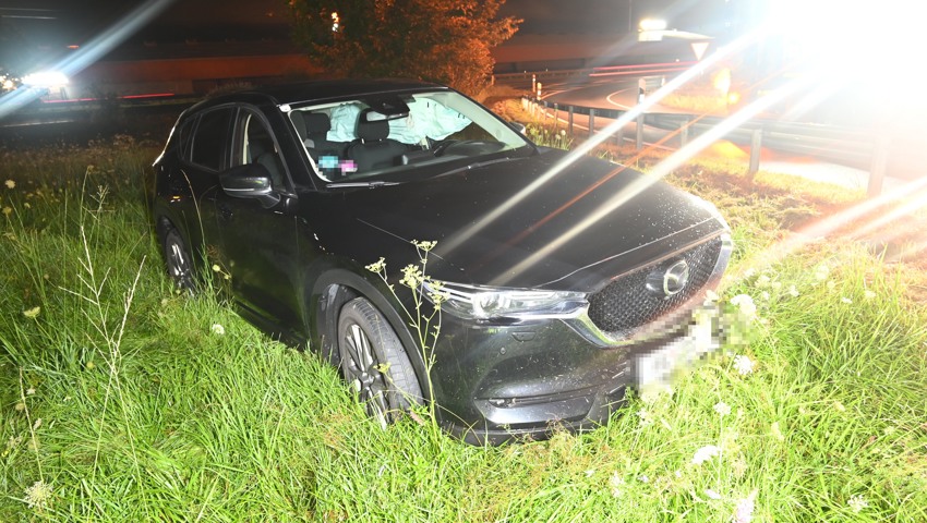 Wegen nasser Fahrbahn ins Schleudern geraten - es entstand hoher Sachschaden Wegen nasser Fahrbahn ins Schleudern geraten - es entstand hoher Sachschaden