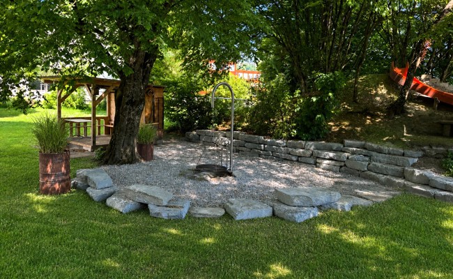 Kiwanis Club Rheintal schenkt dem Kinder- und Jugendheim Bild eine moderne Grillstelle